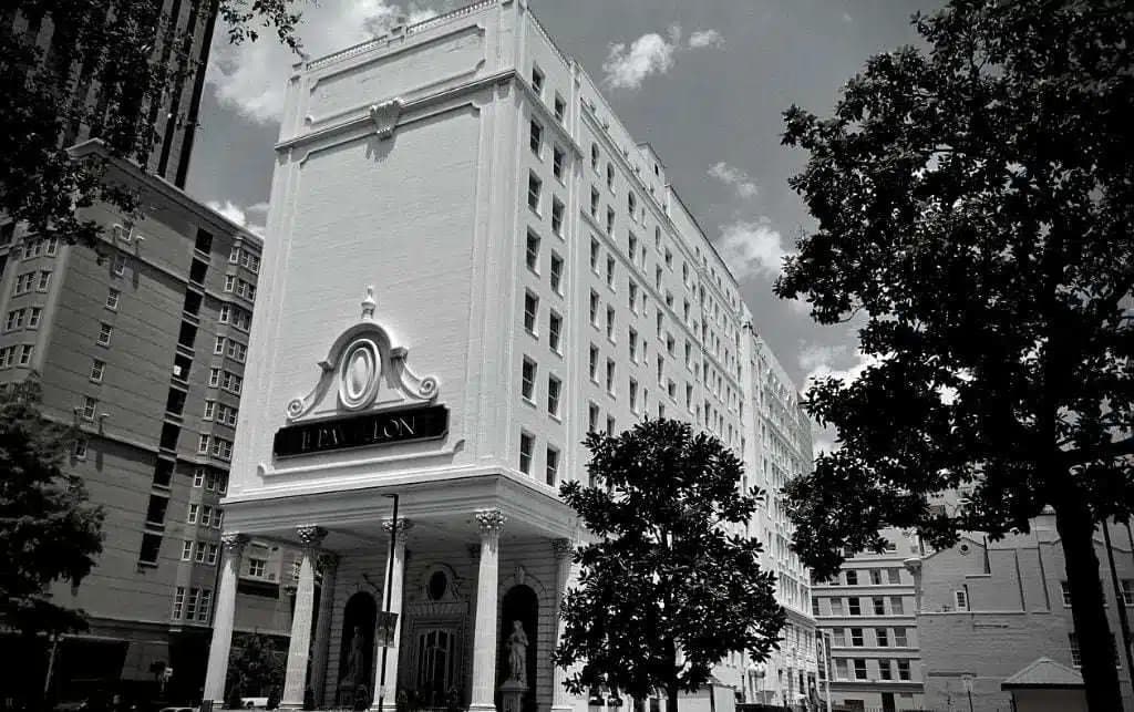 Black and white image of Le pavillon hotel