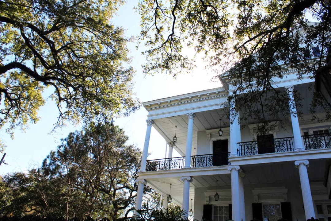 Large white mansion in the New Orleans Garden District