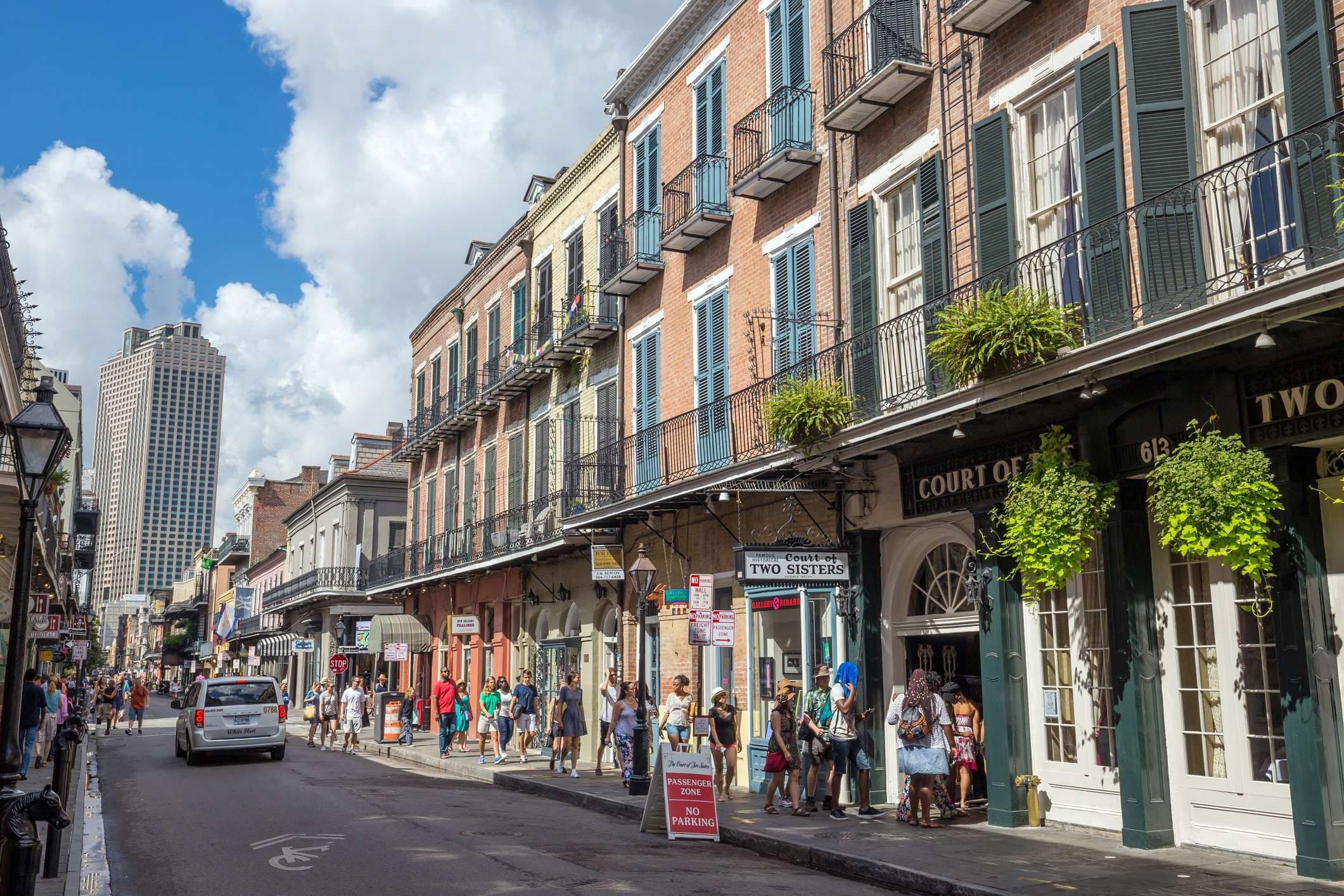 New Orleans itinerary French Quarter pedestrians walking down the street