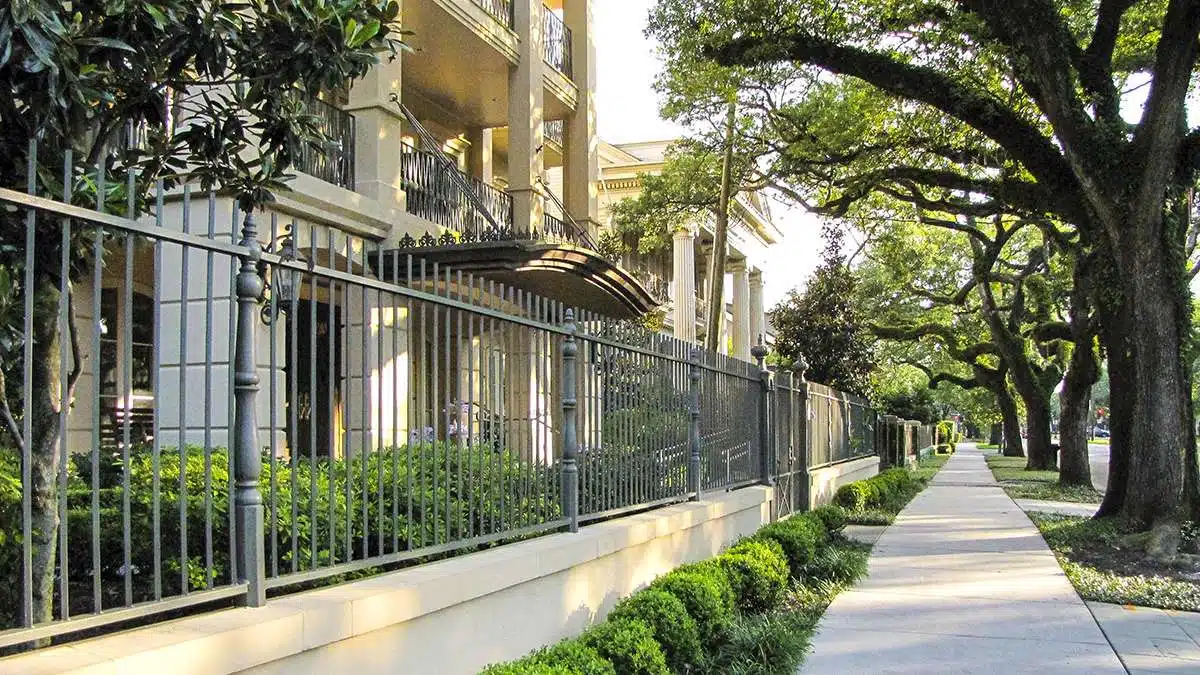 Garden District after dark - haunted New Orleans ghost bus route