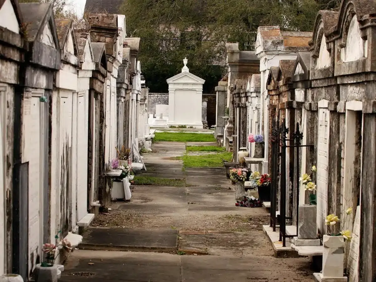 Lafayette Cemetery No 1 New Orleans - above-ground tombs at dusk